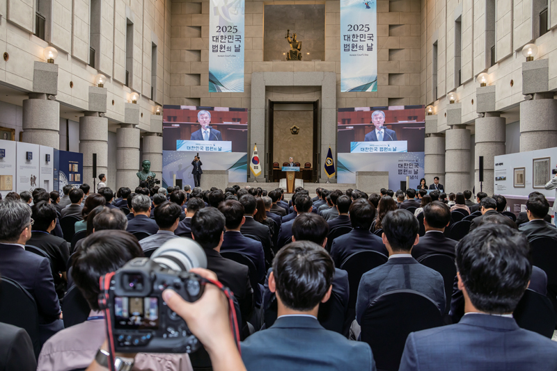 조희대 대법원장이 9월12일 서울 서초구 대법원에서 열린 ‘2025 대한민국 법원의 날 기념식’에서 기념사를 하고 있다. ⓒ시사저널 최준필