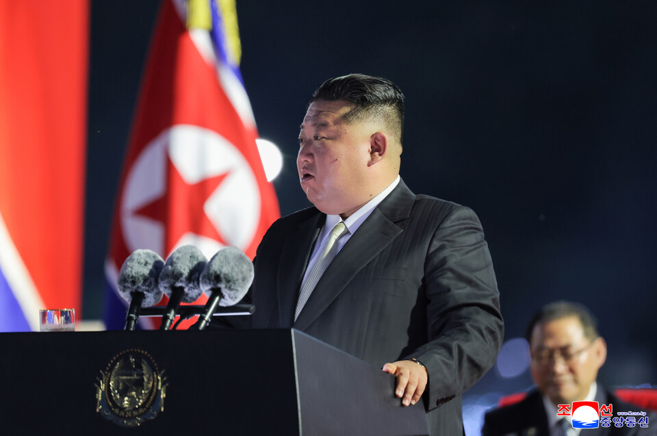 김정은 북한 국무위원장이 지난 8월14일 평양 개선문광장에서 열린
‘조국해방
80돌 경축대회’에서 연설하는 모습 ⓒ연합뉴스