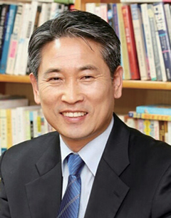 최진 대통령리더십연구원장