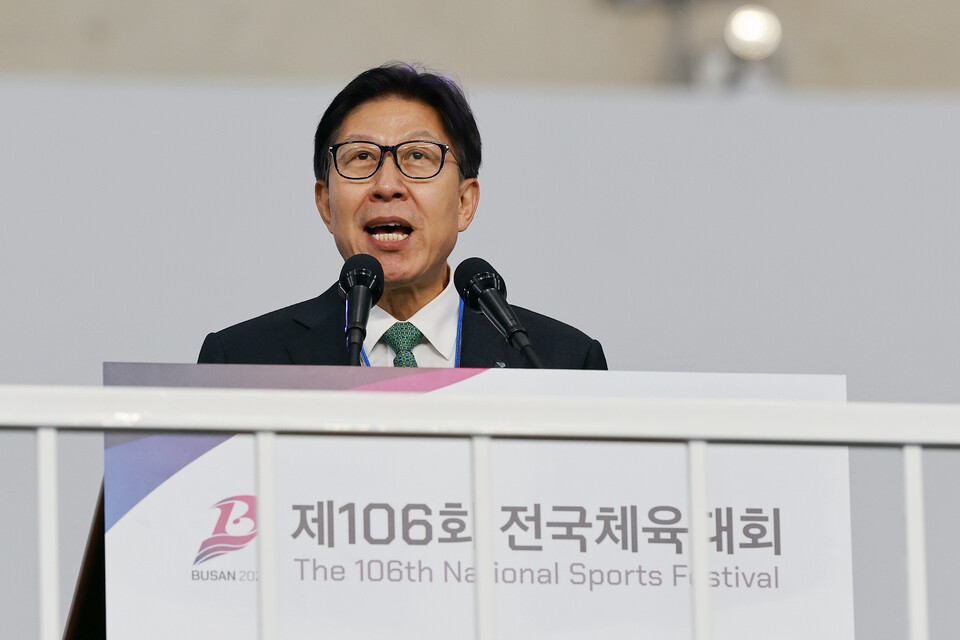 박형준 부산시장이 10월17일 부산 아시아드주경기장에서 열린 제106회 전국체육대회 개회식에서 환영사하고 있다. ⓒ연합뉴스