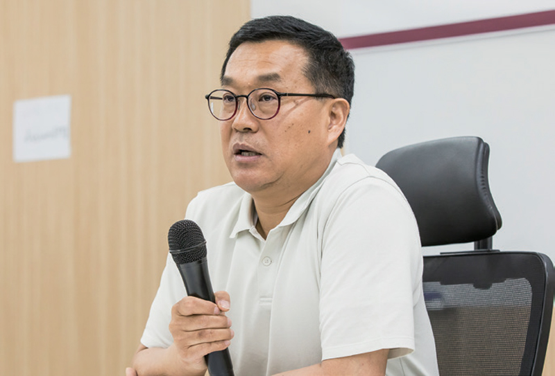 7월23일 권영완 퀀텀포트 대표(현 씨씨에스충북방송 대표)가 초전도체 연구개발 및 상용화 현황 기자간담회를 진행하고 있다. ⓒ시사저널 최준필