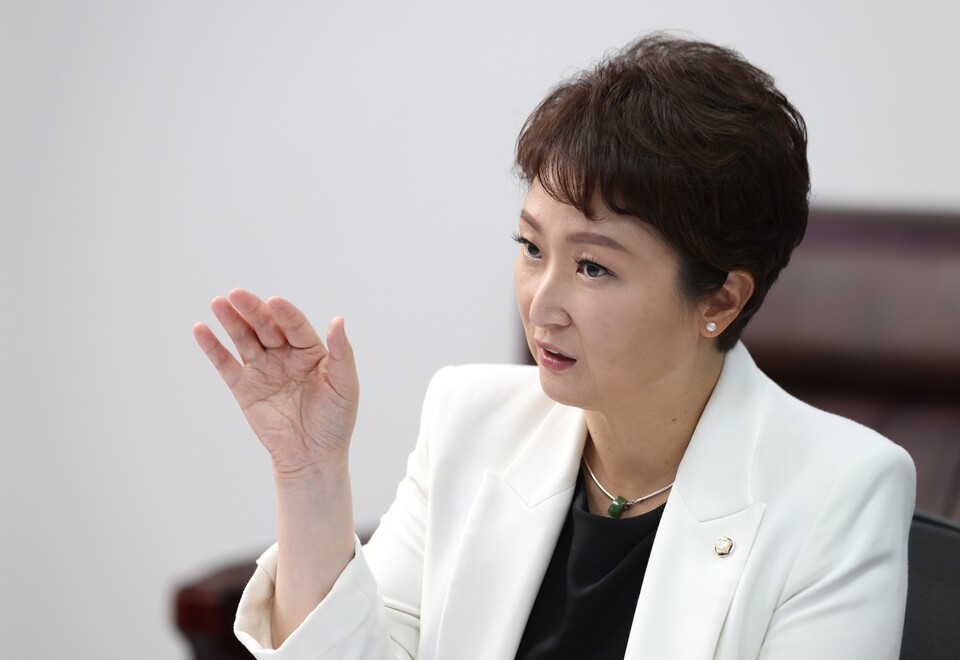 이언주 더불어민주당 최고위원이 7월17일 국회 의원회관에서 시사저널과 인터뷰를 하고 있다. ⓒ시사저널 박은숙