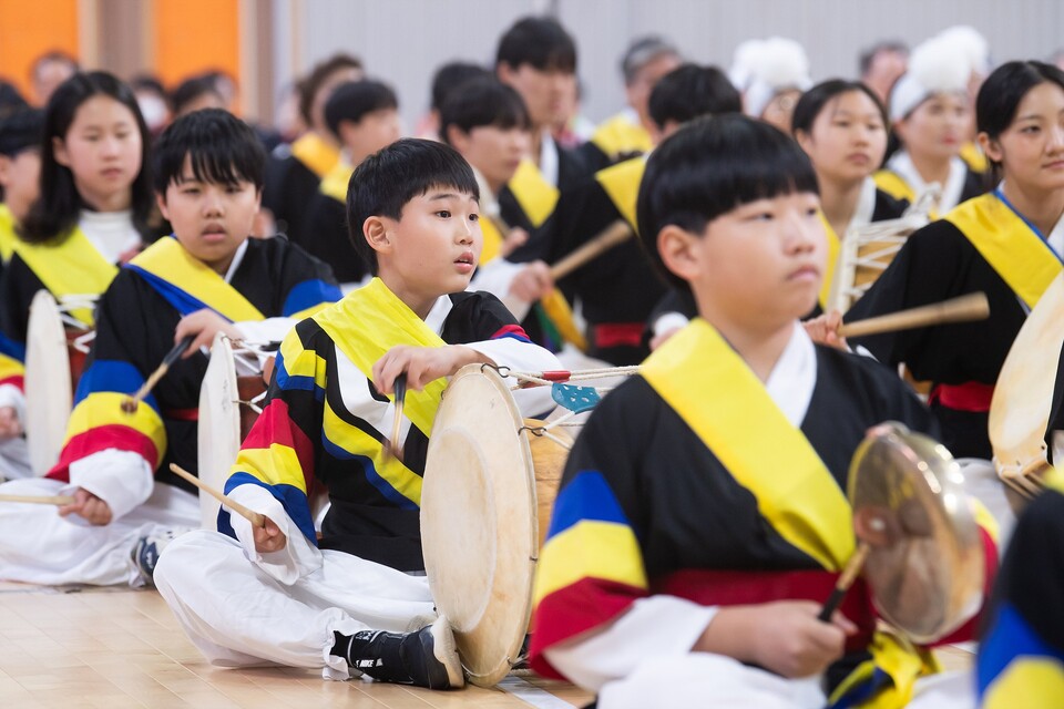 지난 22일부터 23일까지 양일간 구미시복합스포츠센터 다목적강당에서 '2025 제7회 구미전국농악경연대잔치'에서 참가자들이 열띤 경연을 하고 있는 모습. ⓒ구미시 제공