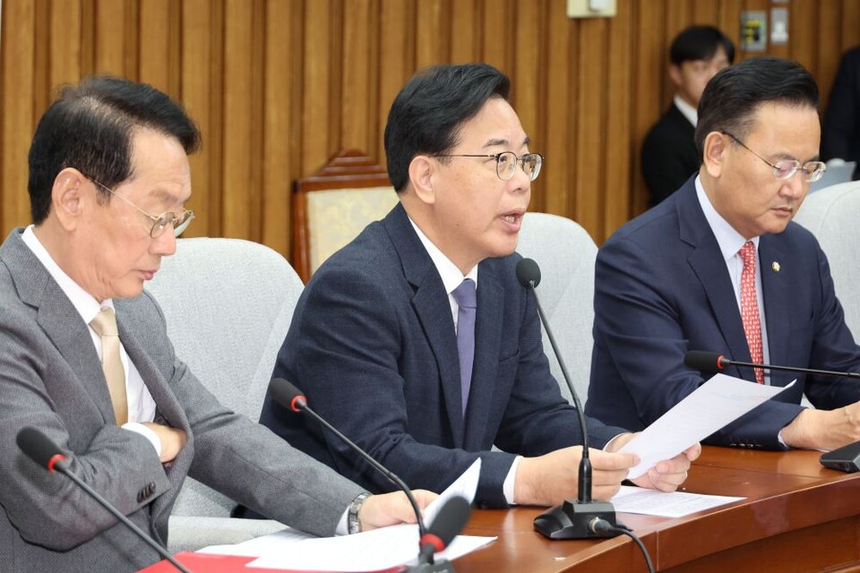 송언석 국민의힘 원내대표가 25일 서울 여의도 국회에서 열린 원내대책회의에서 발언하고 있다. ⓒ연합뉴스