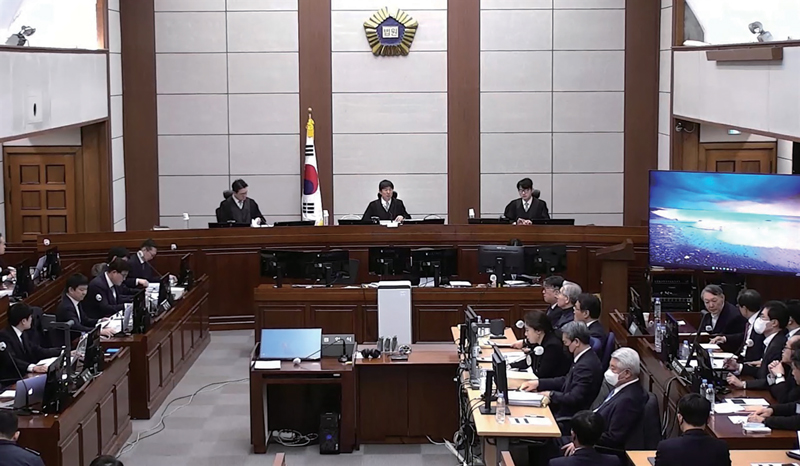 “판결문 쓰기가 두렵다”…정치에 포위된 법정, 흔들리는 재판 독립