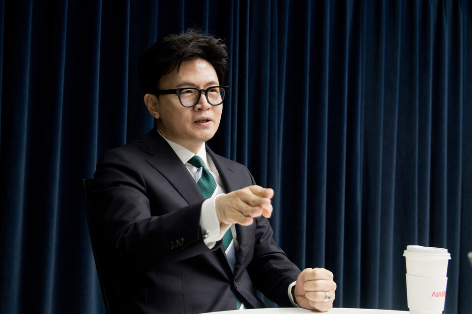 [단독] 한동훈, 시사저널TV에서 진중권과 ‘검찰 보완수사권’ 대담