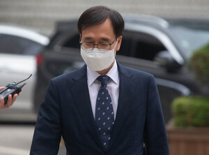 법무부, '한동훈 독직폭행' 정진웅 검사 견책 처분 - 뉴스 썸네일 이미지