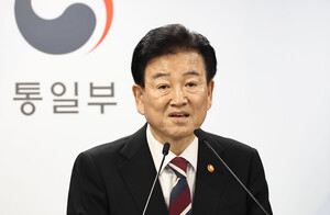 국가 기밀을 국회에서 툭? 정동영 장관 '북한 핵 정보' 공개 논란
