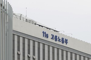 [단독] 노동부, 검찰 지휘에 '시흥신세계아울렛 감전사' 중대재해처벌법... - 뉴스 썸네일 이미지