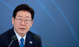 대통령도 한마디 "어떤 형태의 폭력과 극단주의도 반대한다"