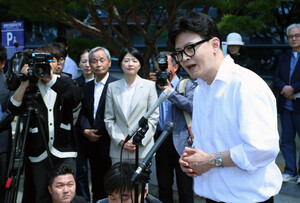 국민의힘 탈당파 줄영입하는 한동훈, 부산 민심 제대로 흔들리나?