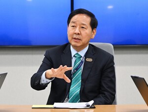 구윤철 부총리 "K뷰티, 세계 선도하는 성장동력으로 육성" - 뉴스 썸네일 이미지