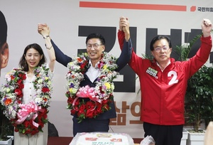 [영천 24시] 영천 민심은 변화 택했다...김병삼 48.68%로 당선, 최기문 36... - 뉴스 썸네일 이미지