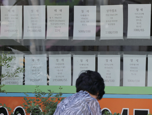 집값보다 더 빨리 뛰는 주거비…'월세화'에 짓눌린 2030 세대