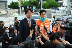 ‘피습 자작극 의혹’ 정이한 부산시장 후보 수사…