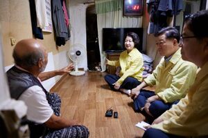 [경기 24시] 추미애 지사, 광명 뚝방촌 폭염 대응상황 점검..."기후보험... - 뉴스 썸네일 이미지