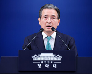 '김용범의 입'이 흔든 정책 1년… 페북에 정책 던지고 아니면 말고?