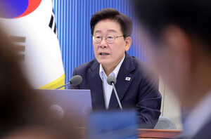 중도층도 청년층도 돌아섰다? 이 대통령 긍정평가 급락에 사면초가