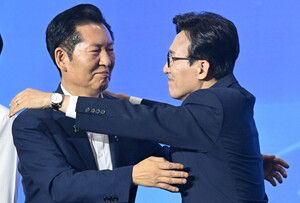 "조직력이 너무 셌다" 패배한 정청래, '명심'에 밀린 그의 다음 행보는?