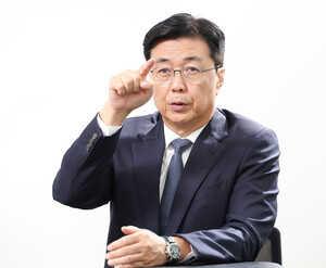 [단독] 폭로자 홍장원의 반격 "나 하나 잡으려 윤 전 대통령을 내란범 만드나"