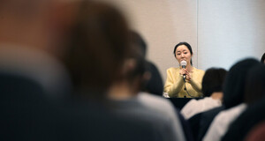 [단독] 아일릿 디렉터도 민희진에 패소···하이브 진행 중 소송만 19건 - 뉴스 썸네일 이미지