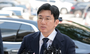 경찰, 방시혁 하이브 의장 이번 주 검찰 송치 - 뉴스 썸네일 이미지