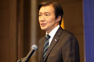 조국, 배은망덕 비판에 분노 "대문 두드렸더니 돌아온 건 오물 세례"