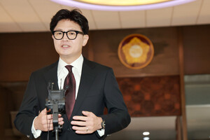 한동훈, 김승원 직격… "양씨 자택서 단둘이 사진 찍었나 답해라"