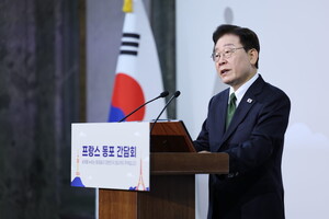 이 대통령 "임기 단호히 제한" 야당의 연임 개헌 프레임 직접 단칼 차단