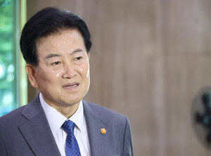 정동영 "DMZ 지뢰 폭발은 불행한 일"...北에 "만나서 소통하자" - 뉴스 썸네일 이미지
