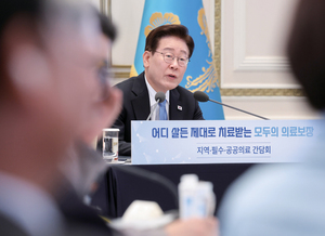 사고 당일 오후 5시까지 골프장 머물렀다? 李 대통령 휴일 행적 공방