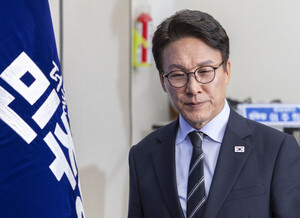 탄핵의 ‘ㅌ’ 꺼냈지만… 김민석 앞에 놓인 ‘조희대 대법원장’ 딜레마